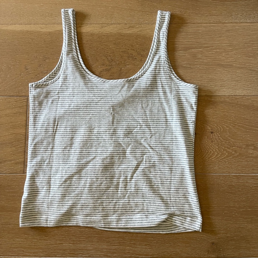 Cabi 6747 Striped Charm Tank White and Gray NWT Size M - Picture 2 of 3